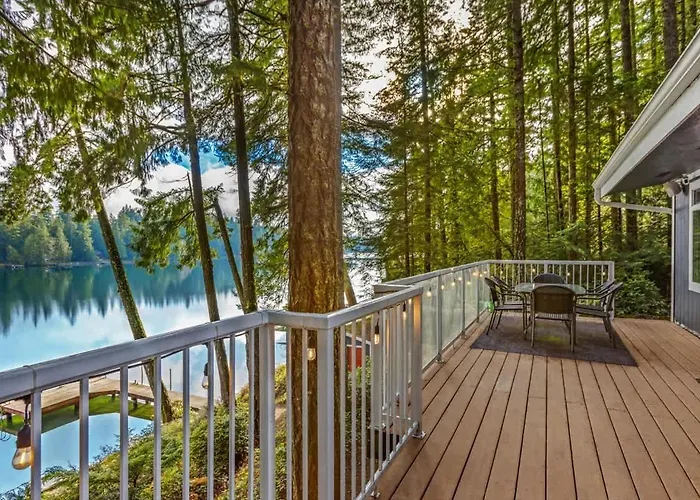 Lakefront Retreat With View Deck & Private Dock