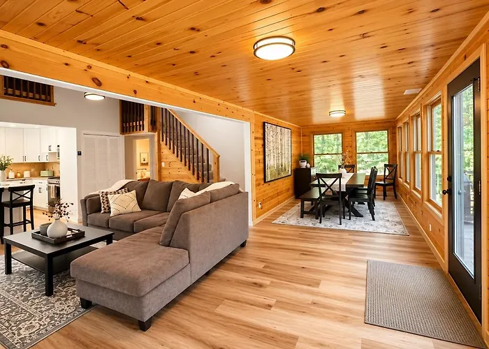 Deer Haven - Private 9-Acre Retreat - Near Wi Dells