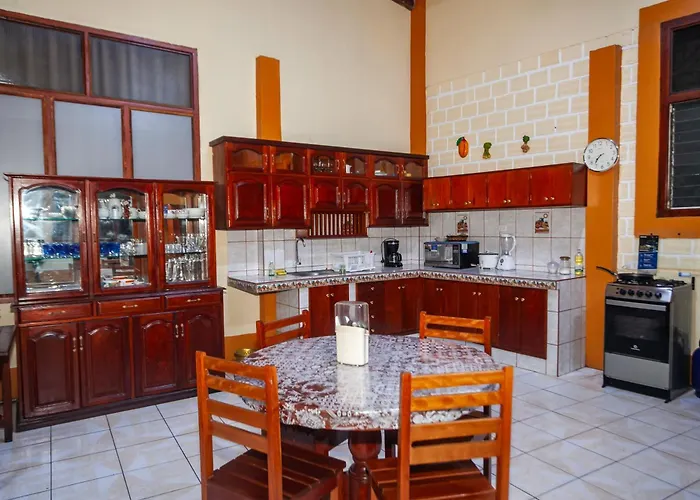 Linda Casona Con Piscina Ac Wifi Mall Para 12 Personas