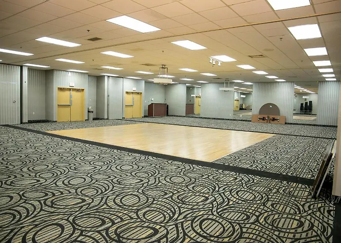 Central Albany Room With Breakfast Next To Downtown