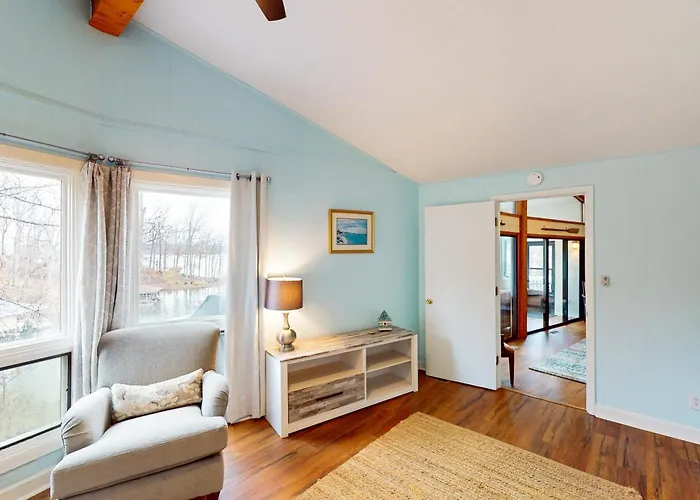 Otter Crossing - Spacious Dog-Friendly House W/Fire Pit, Deck, Patio & Grill