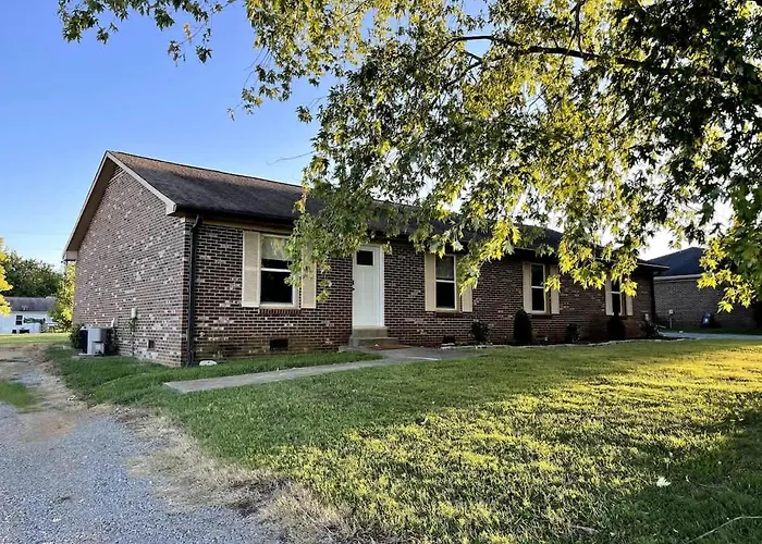 Lawrence Oaks Residence