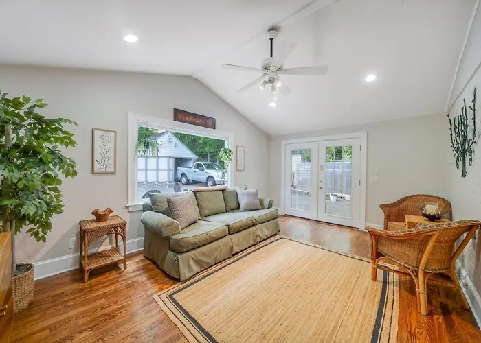 Huntington Village 4Br Walkable Sleeps 8