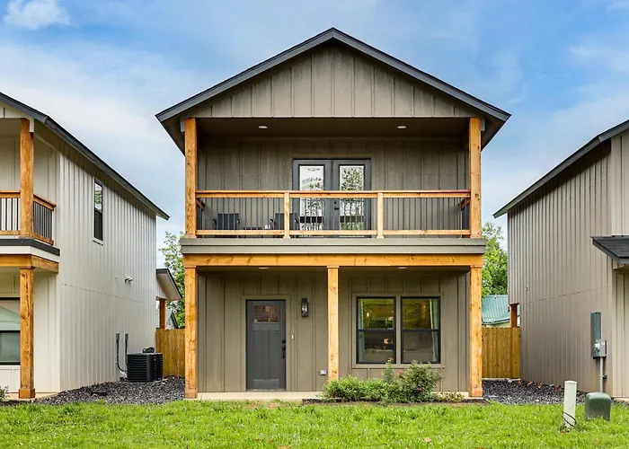 2 Blocks To Mt Bike Trails, Minutes From Town!