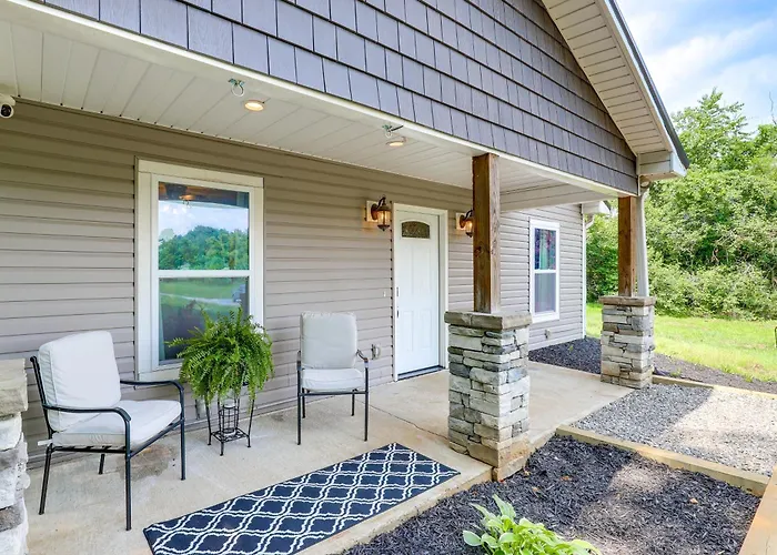 2 Acres & Creek Access! Private Leicester Escape