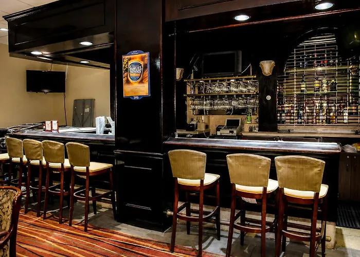 Central Albany Room With Breakfast Next To Downtown