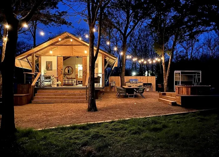 Rustic Lake Bastrop Cabin With Private Patio & Grill Near Austin, Texas