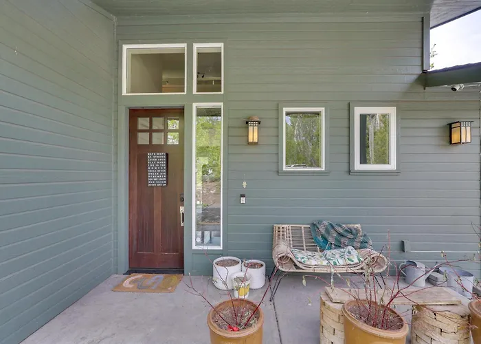 Lush Retreat On Walla Walla'S Southeast Side!