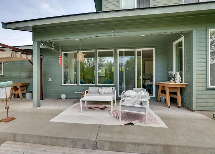 Lush Retreat On Walla Walla'S Southeast Side!