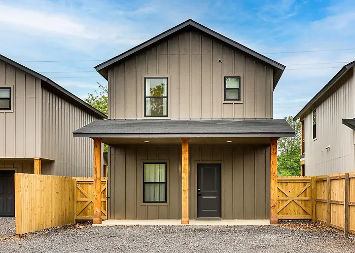 2 Blocks To Mt Bike Trails, Minutes From Town!