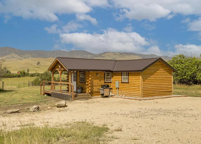 Wyoming Cabin Escape: Panoramic Mountain Views!