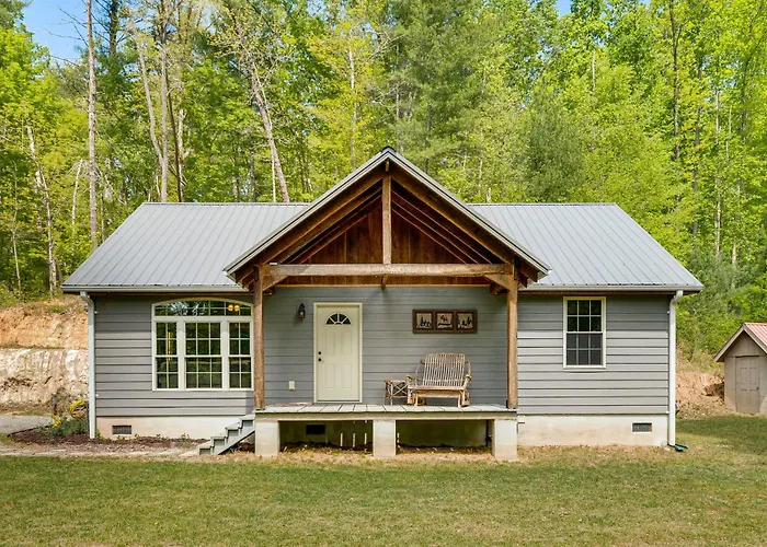 Leicester Retreat On 18 Acres W/ Fire Pit