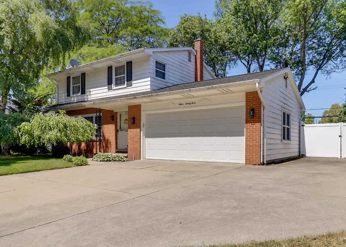 5 Mi To Lake Erie! Cozy Monroe Home & Private Yard