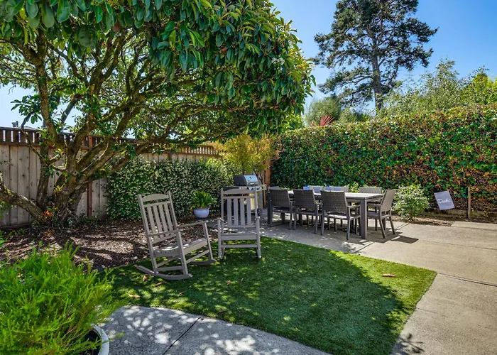 Walkable Mill Valley Gem: Private Patio + Yard
