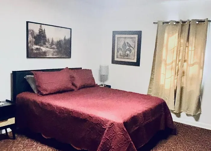 Red Door Lodge Of Alexandria 2-Bedrooms1-Bathroom