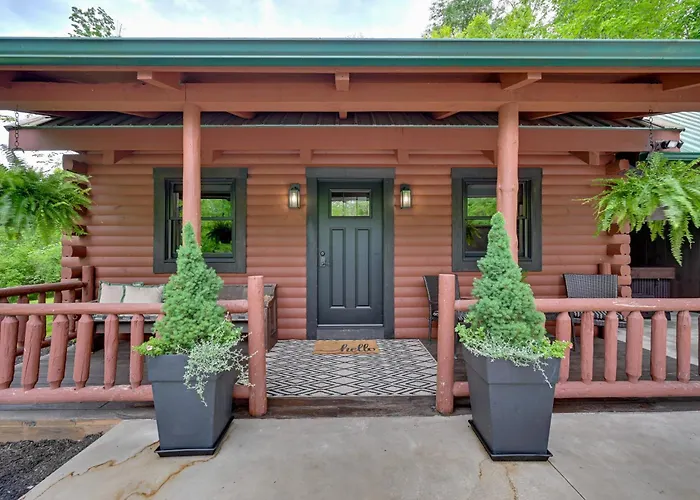 Peaceful Cabin W/ Hot Tub In Dundee: Dogs Welcome