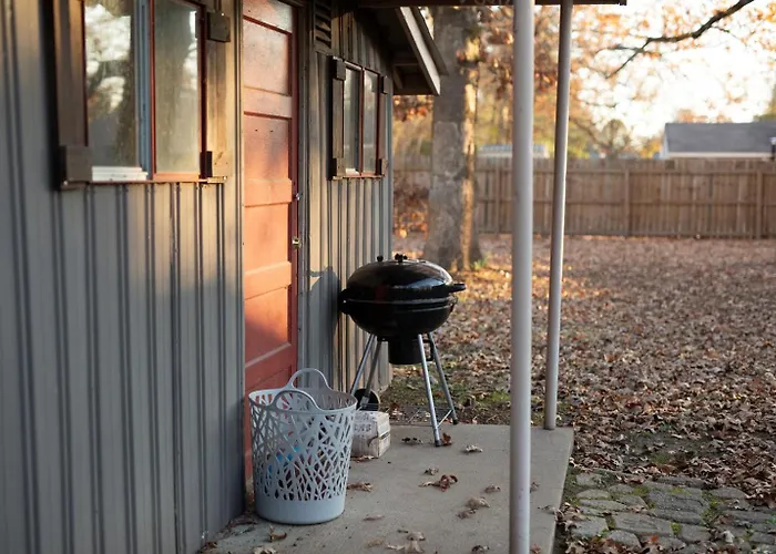 Charming 1940S Bungalow Cozy Vibes & Vintage Style