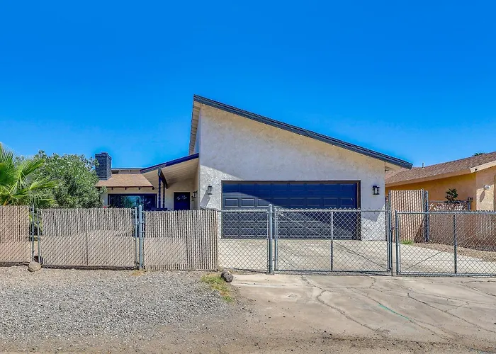 Near River! Home W/ Fenced Yard In Bullhead City