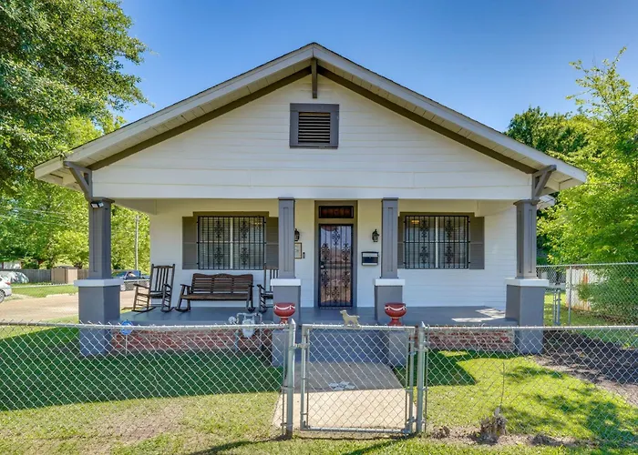 Quiet Home Near I-49, Downtown & 2 Hospitals