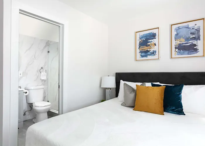 Chic Walkable Downtown Apt Near Americana