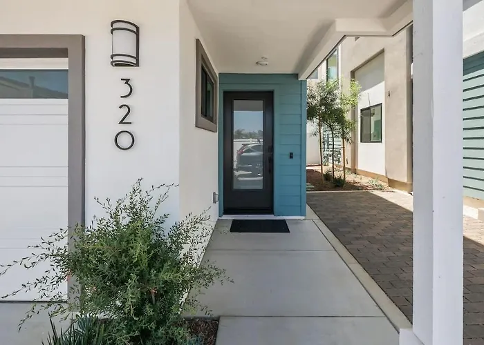 3 Minute Walk To Beach 4 Bedroom Home