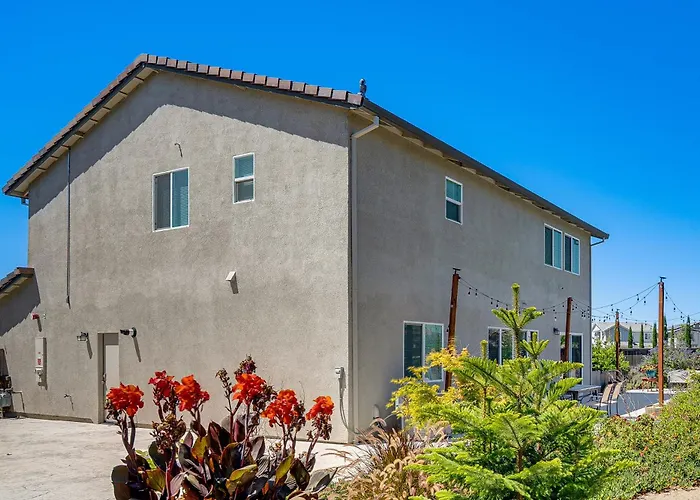 Private Pool & Patio! Family Getaway In Stockton