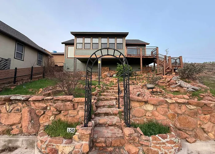 Medicine Creek Overlook Cabin W Hot Tub-2 Bedroom