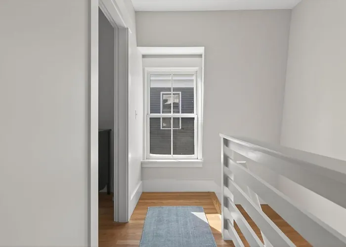 Modern West End Townhome 3Br 2Ba