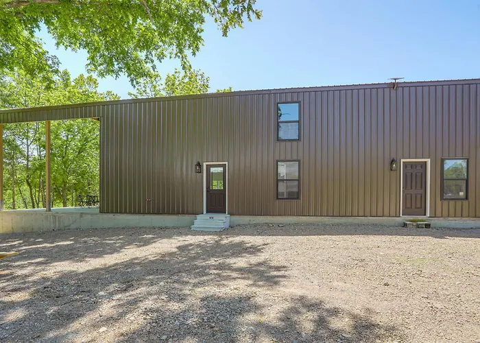 Riverfront Retreat W/ Porch & Views In Des Arc!