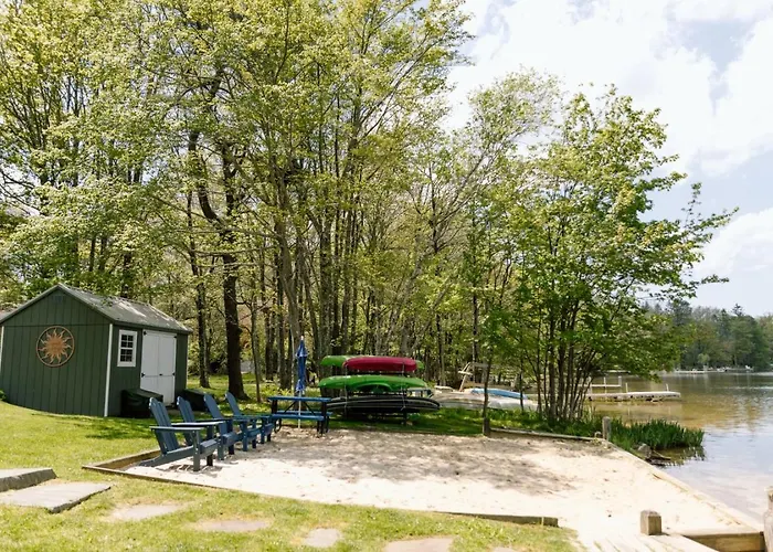 The Bear Creek Lake House: Lake-Front | Kayaks | Fire Pit | Grill | Beach