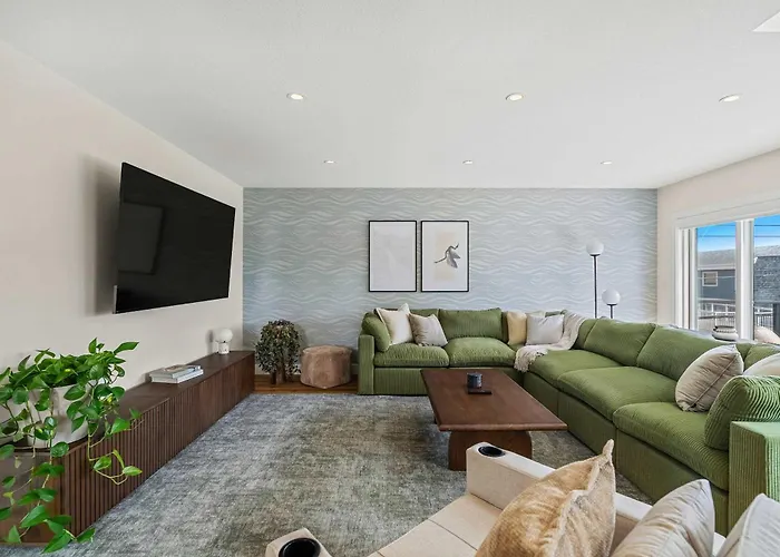 The Shoreline A Luxury Escape With Rooftop & Hot Tub