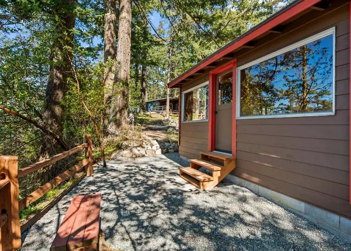 Serene Camano Cabin W Deck Fire Pit And Views