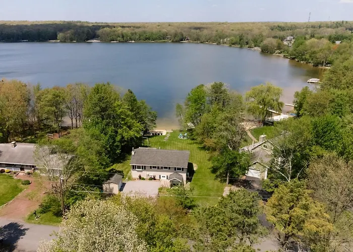 The Bear Creek Lake House: Lake-Front | Kayaks | Fire Pit | Grill | Beach