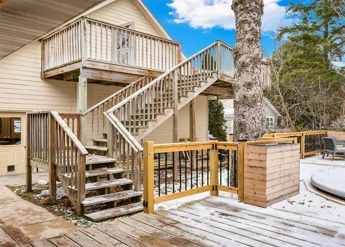 Ellison Bay Spahouse- New, Walk To Water, Shops, Hot Tub, Sauna & Games