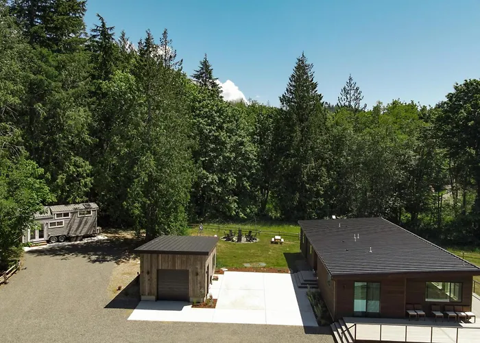 Emerald Acres With Tiny House