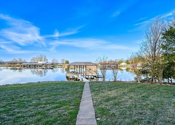 Doc Side - Serene Lakefront Home With Dock, Hot Tub, Pool Table & Beautiful Views