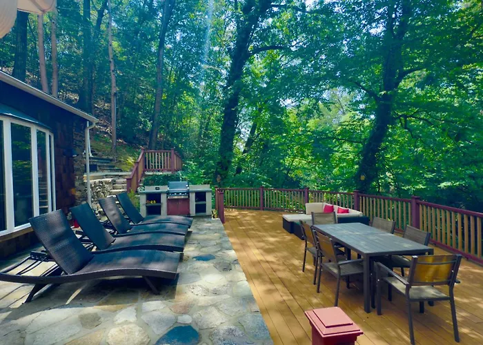 Cozy Riverfront Cottage - Pool, Hot Tub, 35 Min Nyc