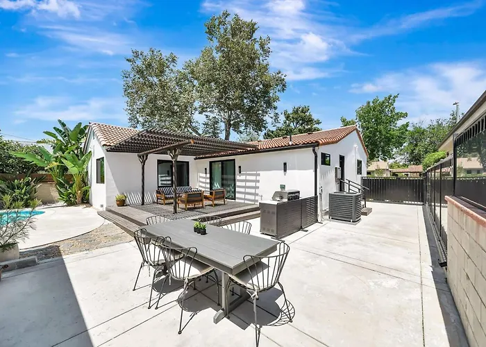 Gorgeous House W/ Pool, Fire Pit, & Pool Table!