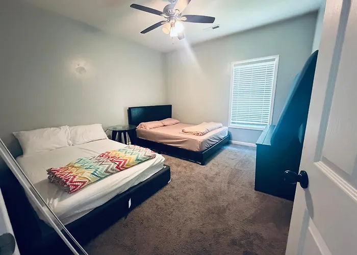 A Cozy 2 Bedroom 2 Full Bathroom Home