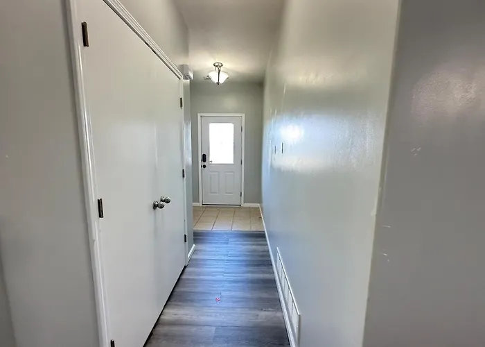 A Cozy 2 Bedroom 2 Full Bathroom Home