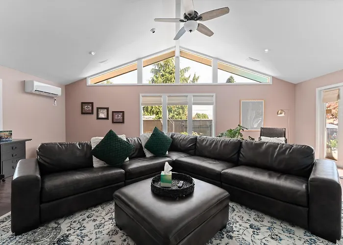 Private Pool & Basketball | Spacious 3Br Sleeps 8