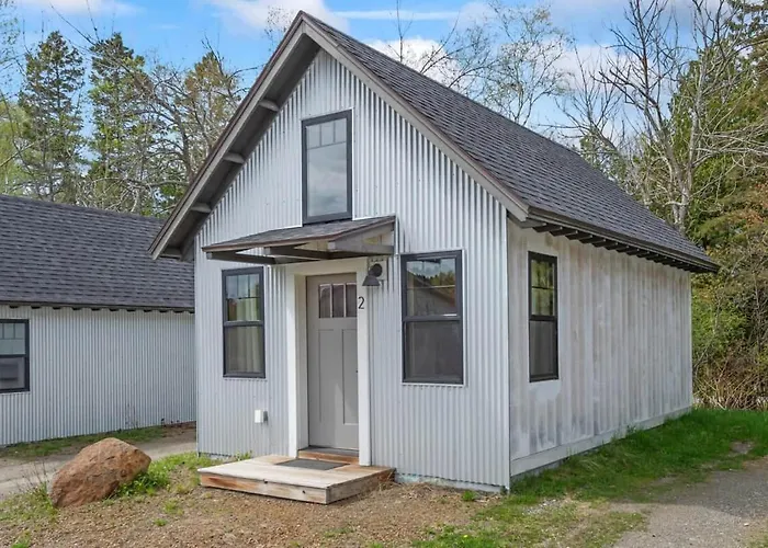 The Lupine | Cross Stone Cabins • Walk To Rangeley Lake