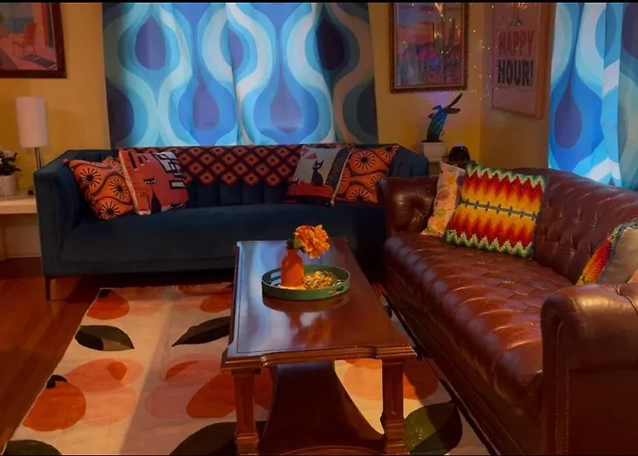 Atomic Prairie Funky 3-Bedroom Near Downtown Whole House