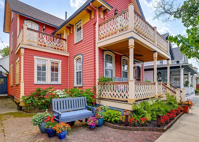 Walkable Victorian Cottage In Historic Ocean Grove