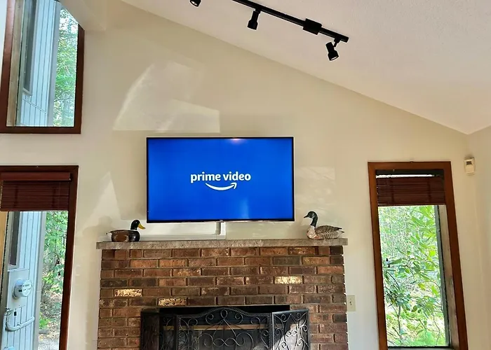 Pocono Cottage With Golf Course Hot Tub, Fire Pit Near Kalahari