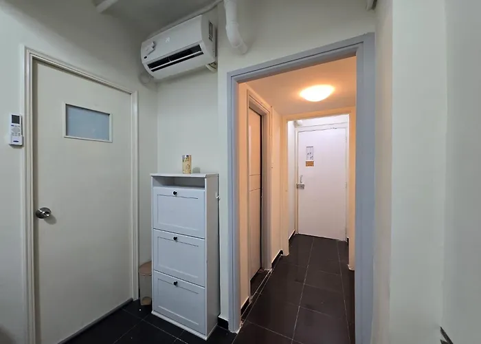 Happyhive Central Hong Kong - Two Bedroom Flat