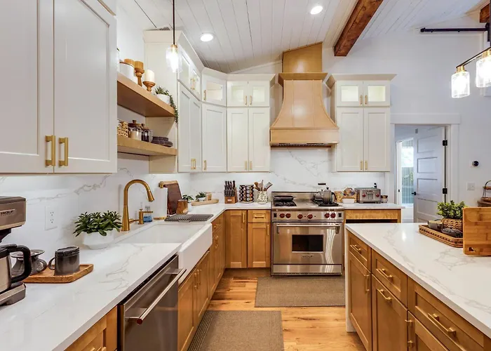 On 5 Acres! Cabin W/ Hot Tub In Lava Hot Springs