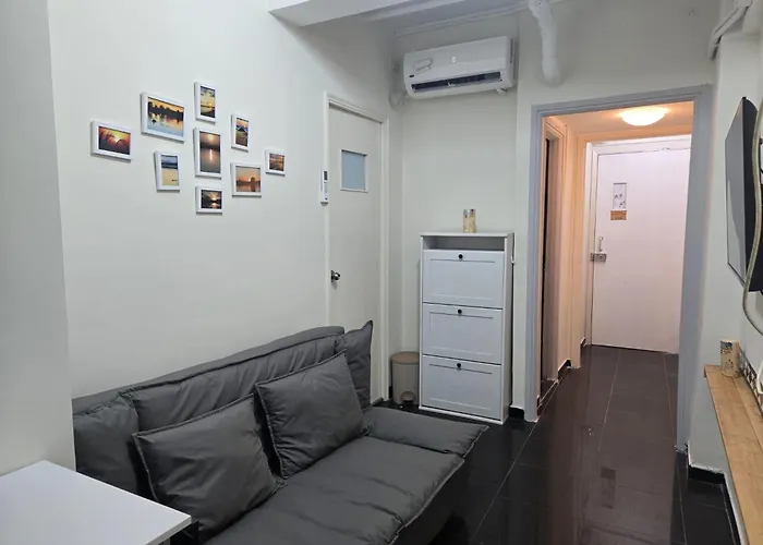 Happyhive Central Hong Kong - Two Bedroom Flat