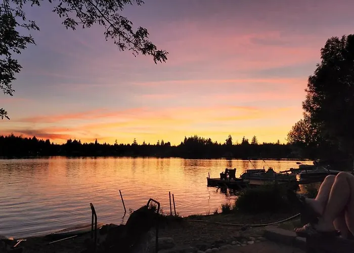 Island Lakehouse