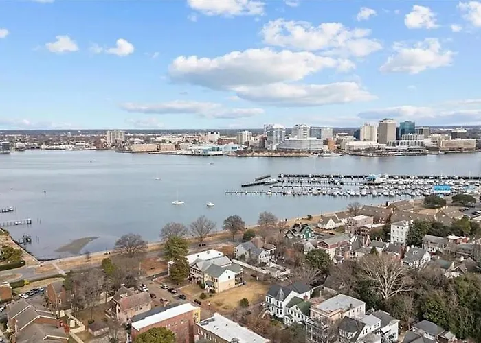 Cozy Historic Home Near Downtown Ferry